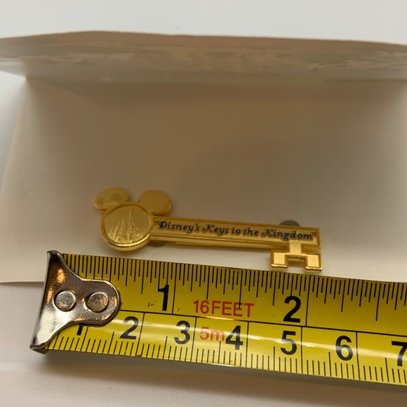 Disney Magic Kingdom Castle Disney's Keys to the Kingdom Gold Tone Key Lapel Pin - Picture 10 of 11